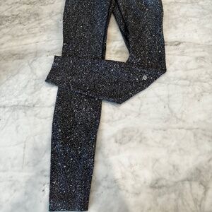 Lululemon size 4 never worn speckled leggings w/ pockets and zippers :)
